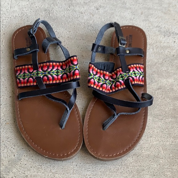 Cute pair of summer sandals - Picture 1 of 3